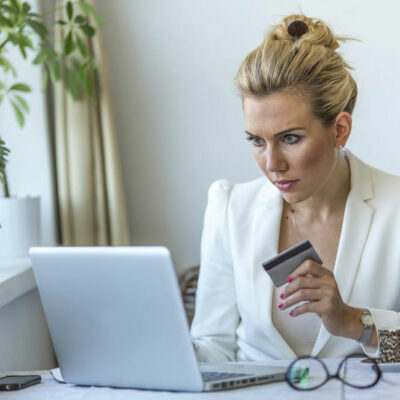 Avoid Credit Card Debt with These Tips and Apps