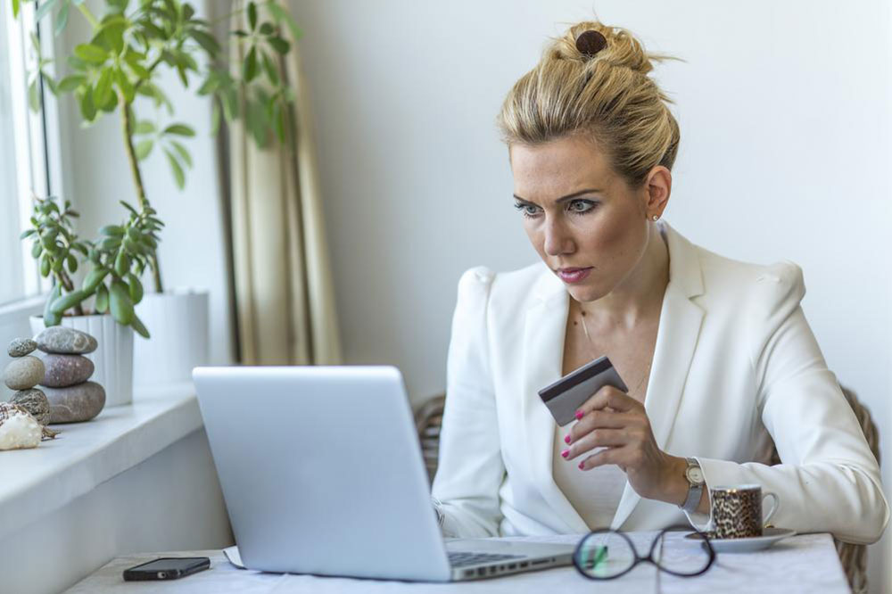 Avoid Credit Card Debt with These Tips and Apps